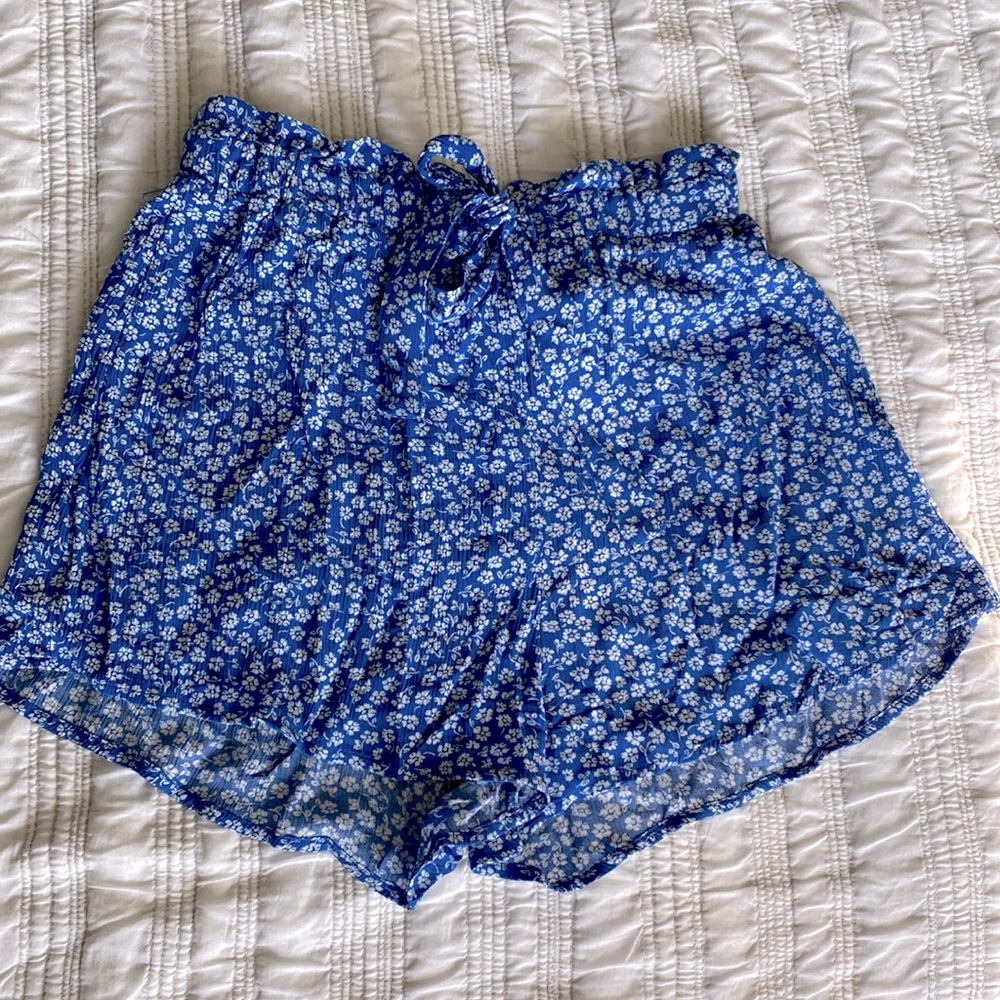 H&M Divided High Waisted flowy short